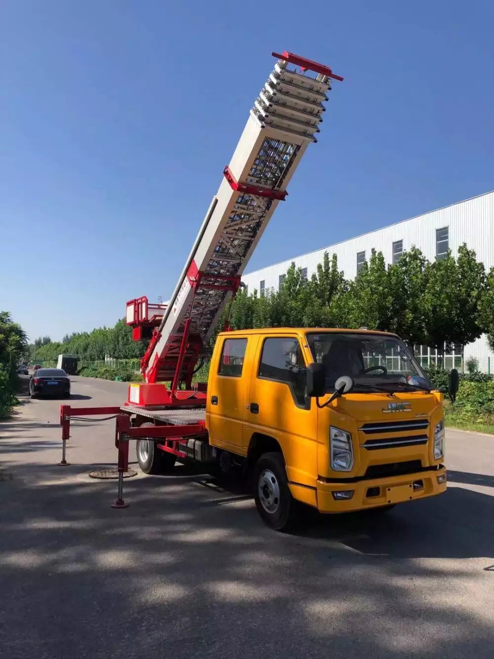 乌坡镇附近的云梯车出租服务：轻松解决高空作业需求